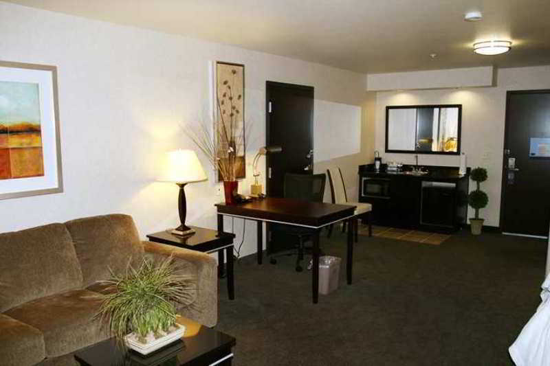 Hampton Inn & Suites Roseville Room photo